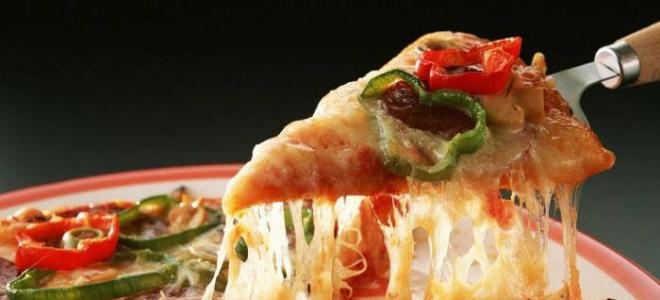 घर पर त्वरित पिज़्ज़ा तैयार करना: रेसिपी
