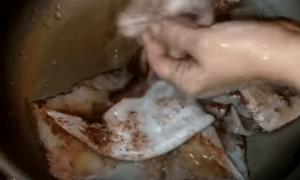 Tintenfischsalat aus der Dose