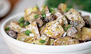 Salade étagée au foie, champignons et fromage Salade de foie aux champignons