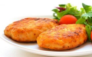 How does the number of calories change in a fried and steamed cutlet?